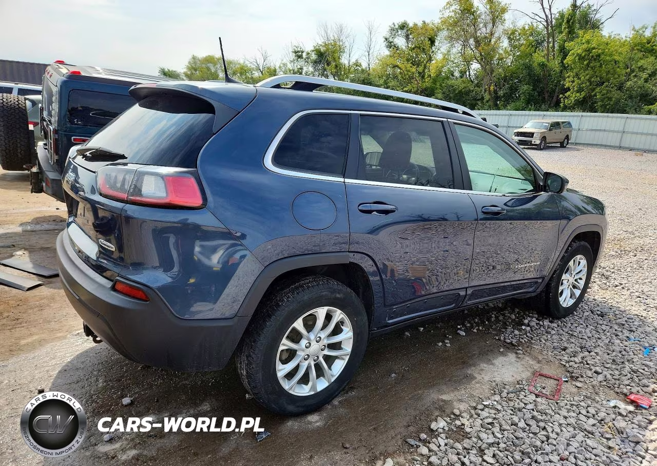 2019 Jeep Cherokee Latitude VIN:1C4PJMCB4KD379094 - 3