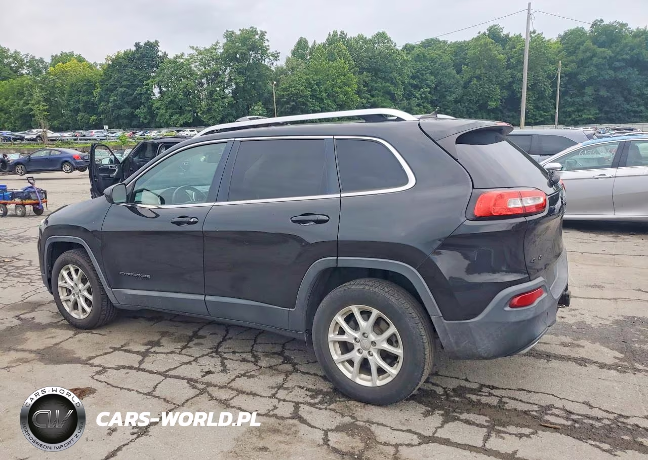 2015 Jeep Cherokee Latitude VIN:1C4PJMCS1FW757124 - 2