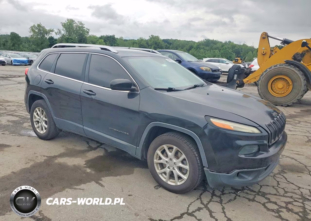 2015 Jeep Cherokee Latitude VIN:1C4PJMCS1FW757124 - 4