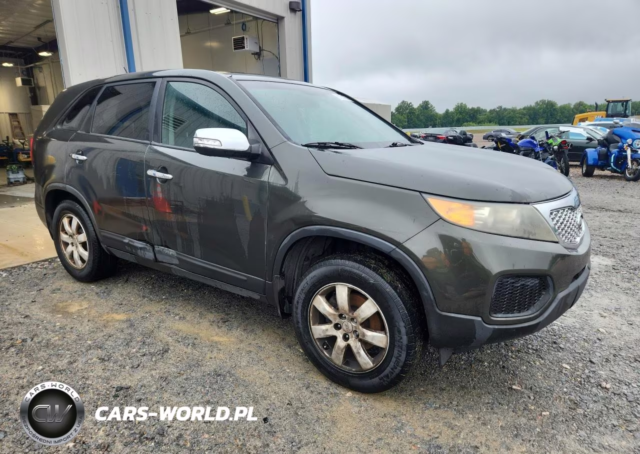 2013 Kia Sorento Lx VIN:5XYKT4A13DG316412 - 4
