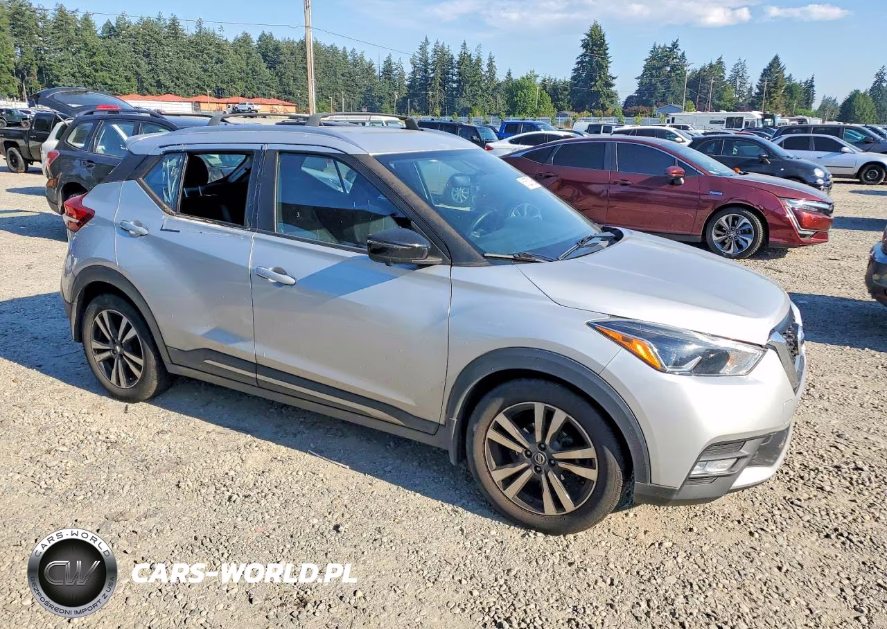 2018 Nissan Kicks Sr VIN:3N1CP5CUXJL539625 - 4