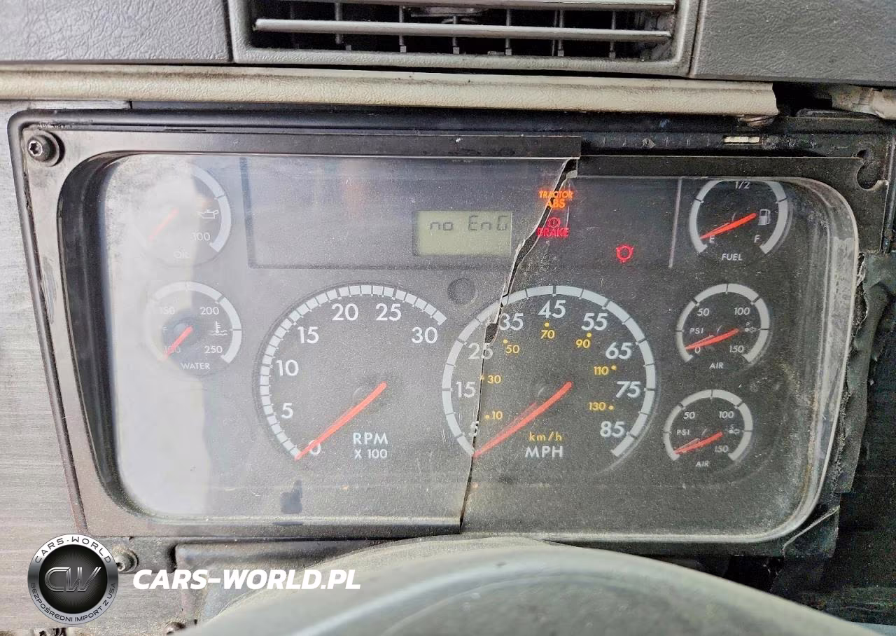 2004 Freightliner Columbia 112 VIN:1FUJA6CGX4LM21637 - 9