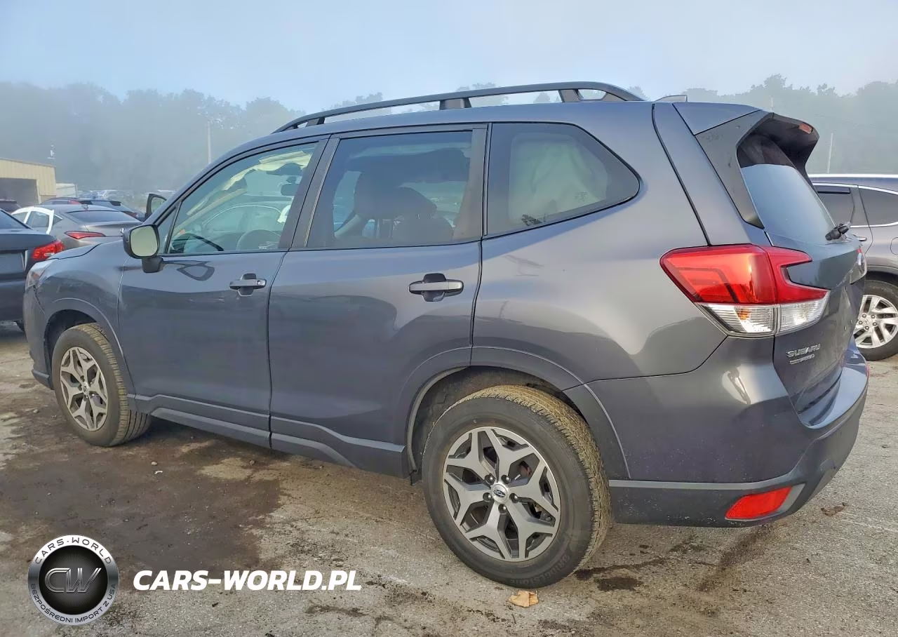2022 Subaru Forester Premium VIN:JF2SKADC4NH444361 - 2