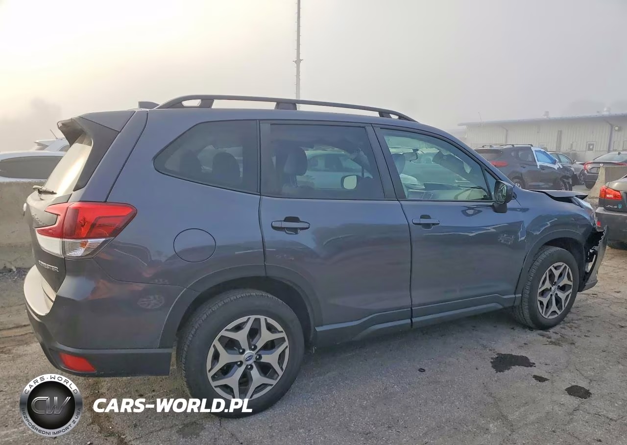 2022 Subaru Forester Premium VIN:JF2SKADC4NH444361 - 3