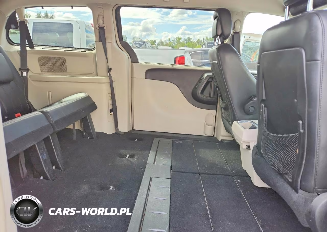 2012 Chrysler Town & Country Touring L VIN:2C4RC1CG6CR162741 - 10