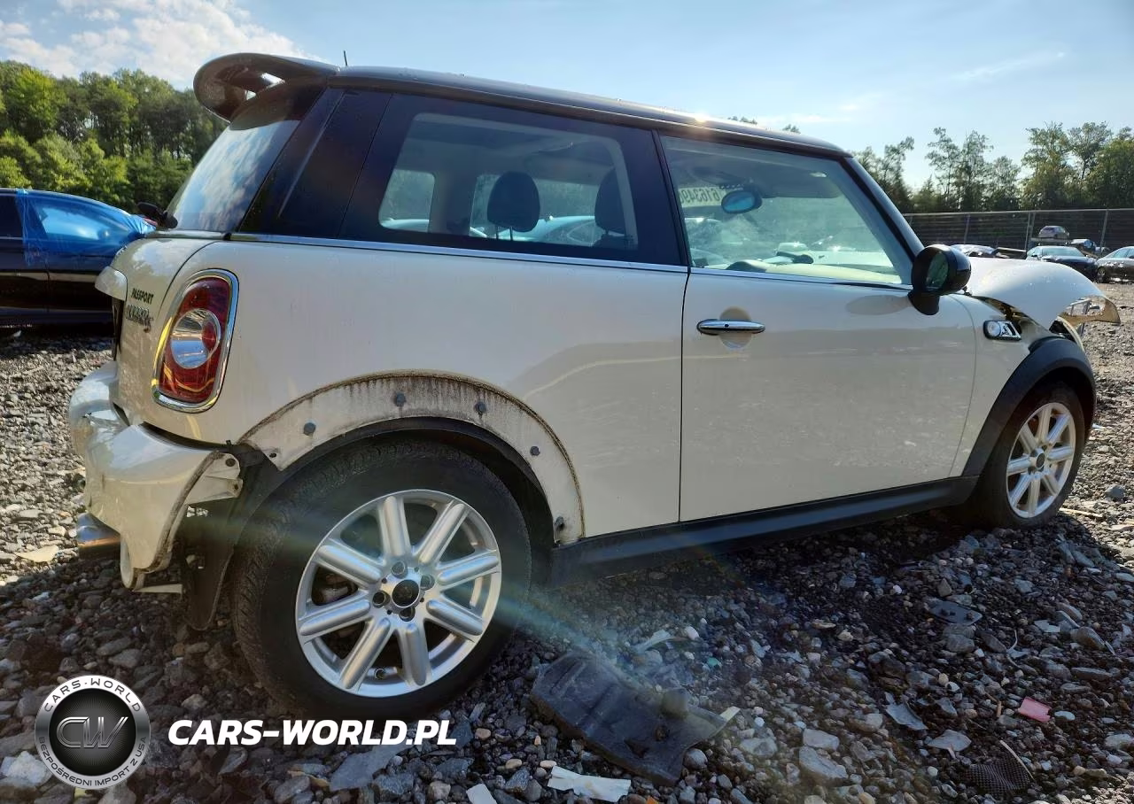 2011 Mini Cooper S VIN:WMWSV3C50BTY15526 - 3