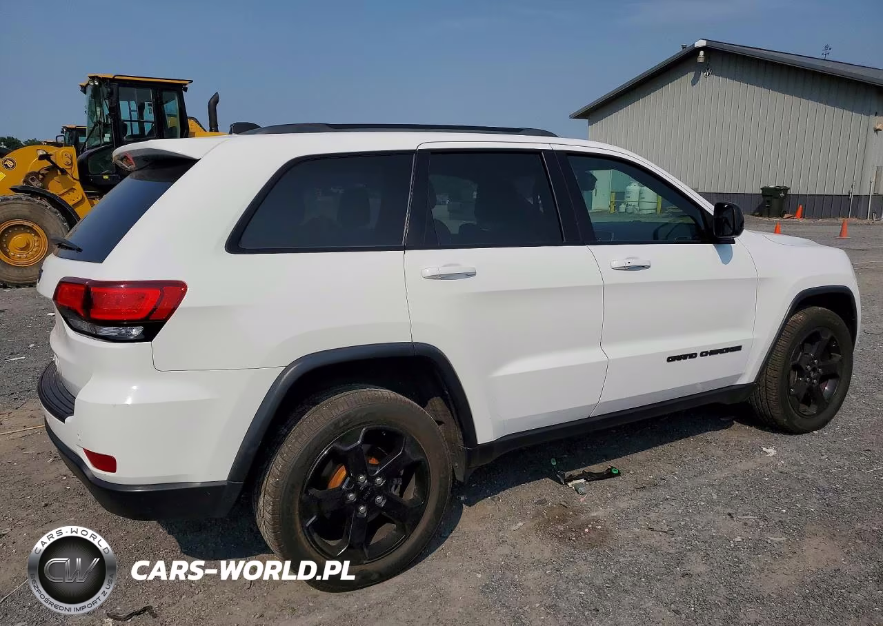 2018 Jeep Grand Cherokee Laredo VIN:1C4RJFAG2JC492548 - 3