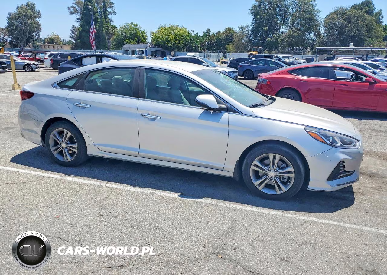 2018 Hyundai Sonata Sel VIN:5NPE34AF4JH649327 - 4