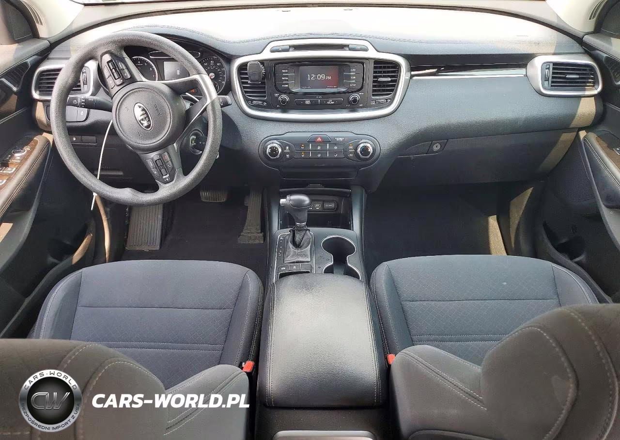 2018 Kia Sorento Lx V6 VIN:5XYPGDA50JG406478 - 8