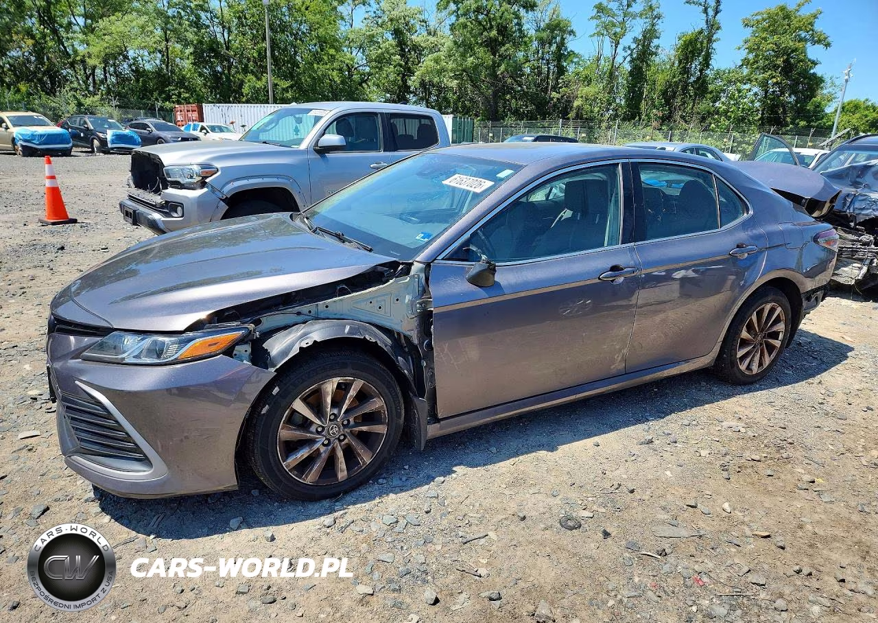 2023 Toyota Camry Le – zdjęcie 1 z 13