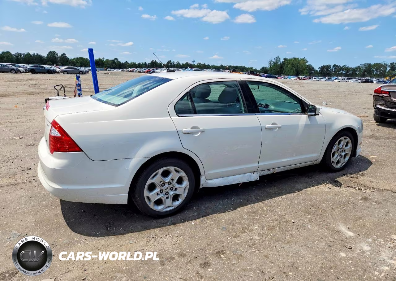 2011 Ford Fusion VIN:3FAHP0HA9BR318266 - 3