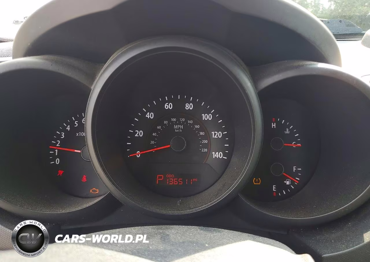 KIA SOUL + VIN:KNDJT2A24A7040999 - 9