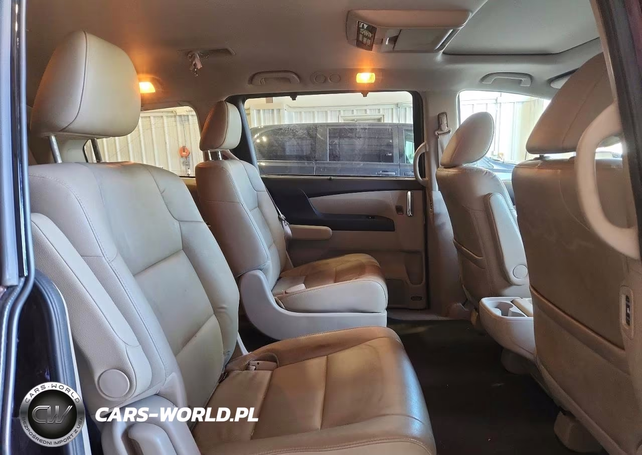 2015 Honda Odyssey Touring VIN:5FNRL5H95FB024948 - 11