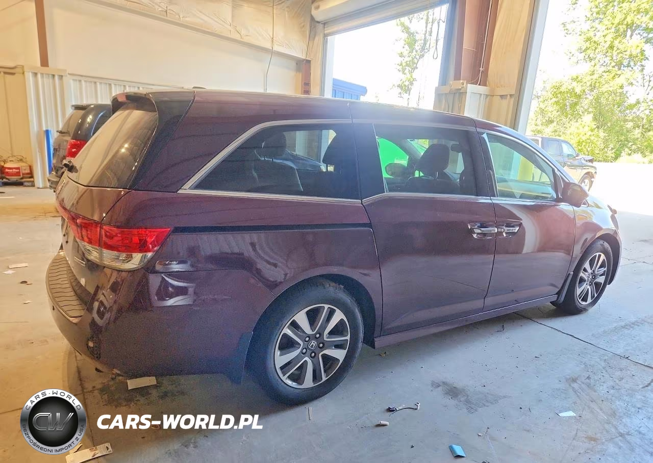 2015 Honda Odyssey Touring VIN:5FNRL5H95FB024948 - 3