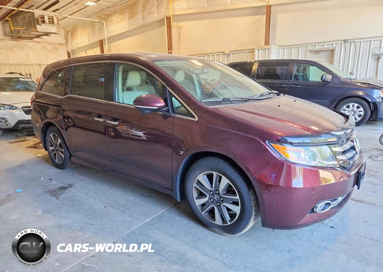 2015 Honda Odyssey Touring VIN:5FNRL5H95FB024948 - 4