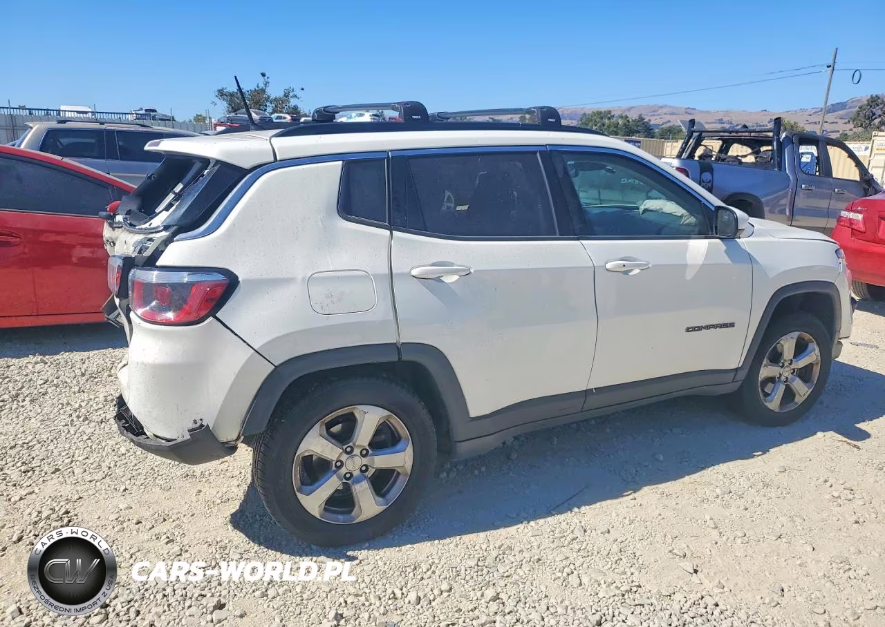 2018 Jeep Compass Latitude VIN:3C4NJDBB9JT113930 - 3