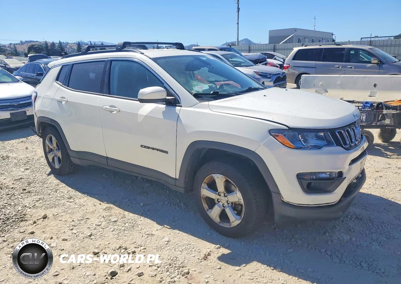 2018 Jeep Compass Latitude VIN:3C4NJDBB9JT113930 - 4