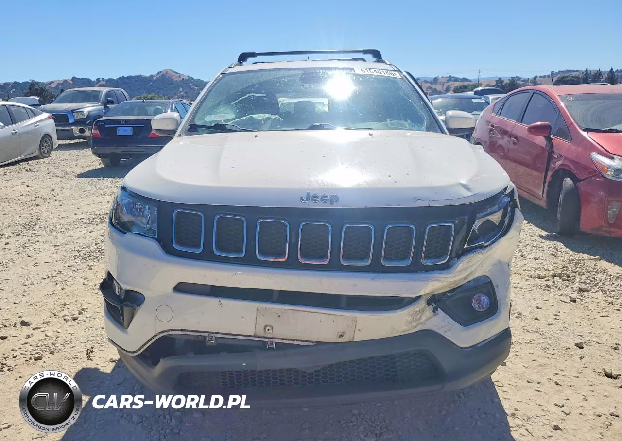 2018 Jeep Compass Latitude VIN:3C4NJDBB9JT113930 - 5