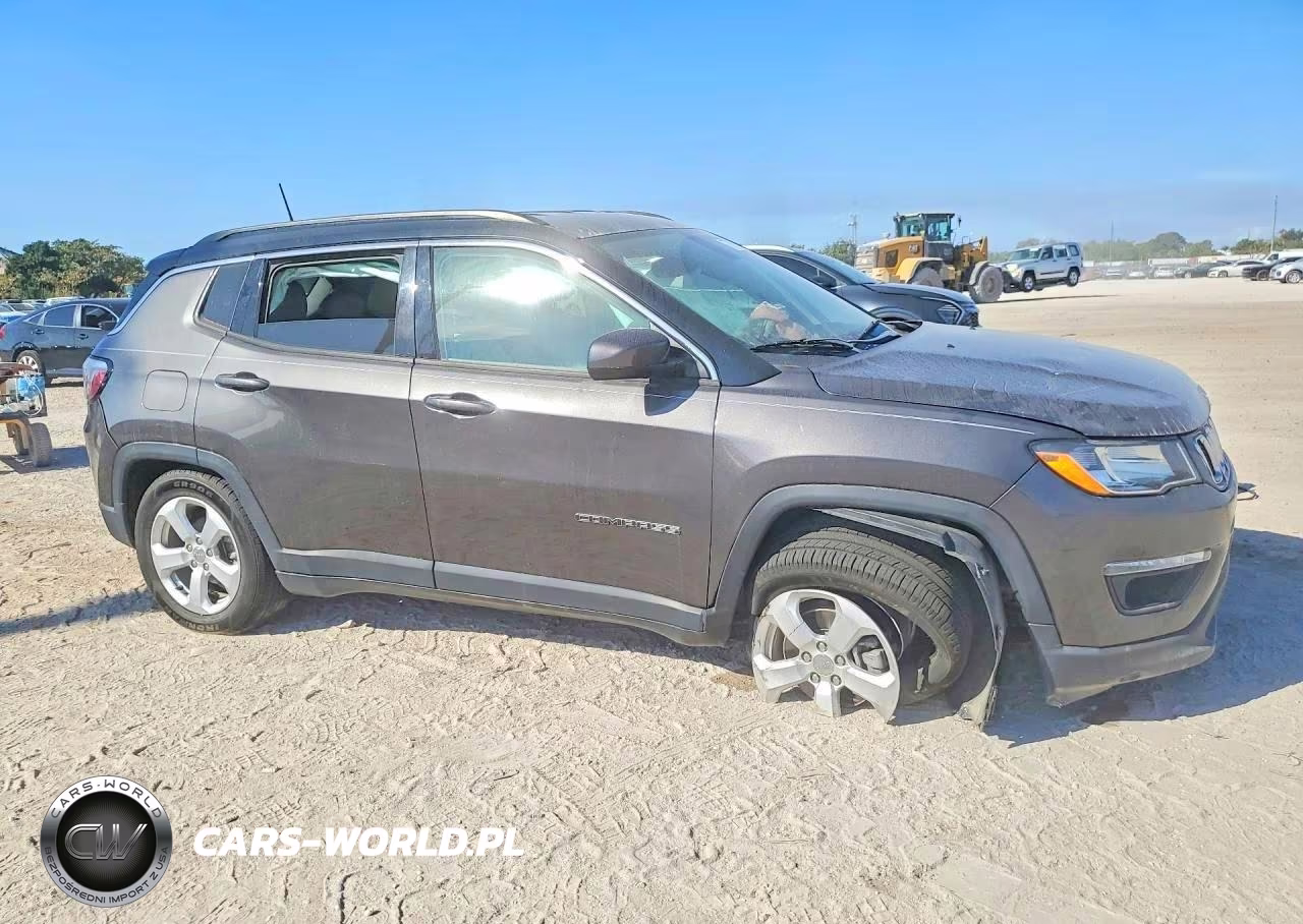 2018 Jeep Compass Latitude VIN:3C4NJCBB5JT256996 - 4
