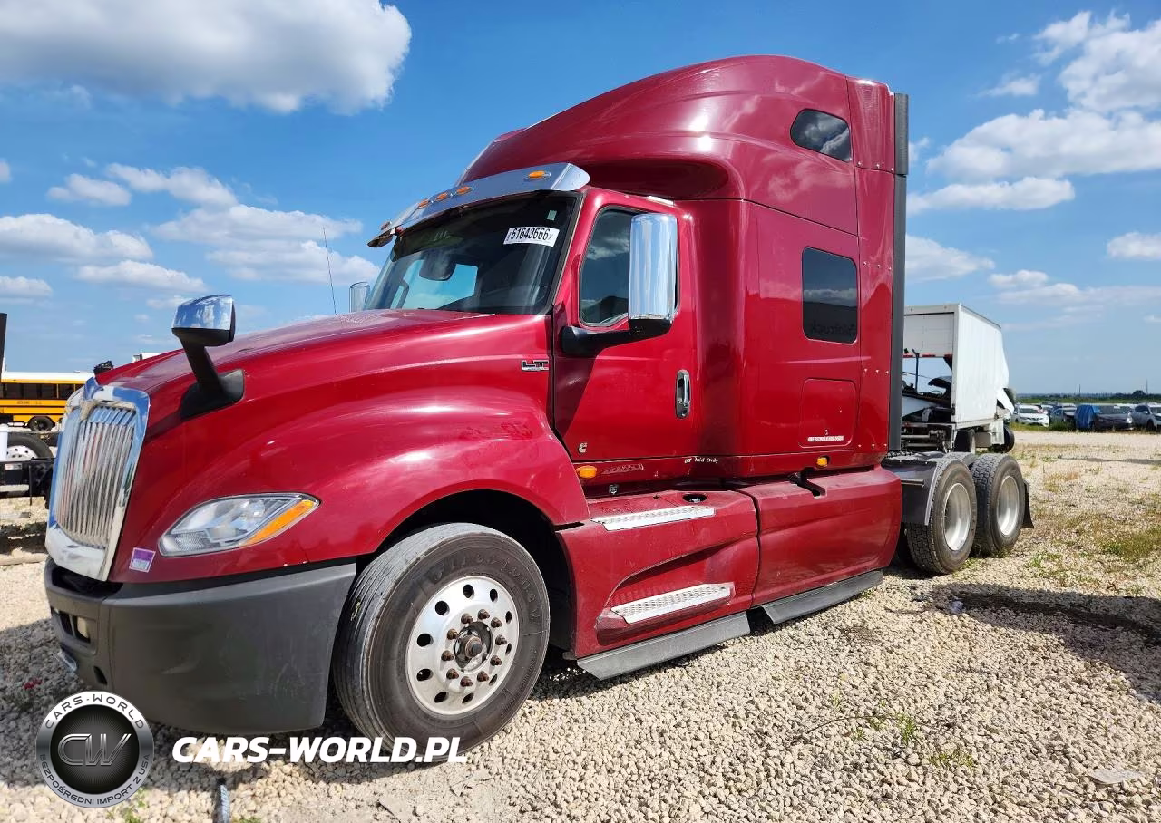 2018 International Lt625