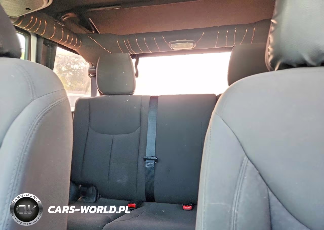 2017 Jeep Wrangler Unlimited Sport VIN:1C4BJWDG4HL561196 - 10