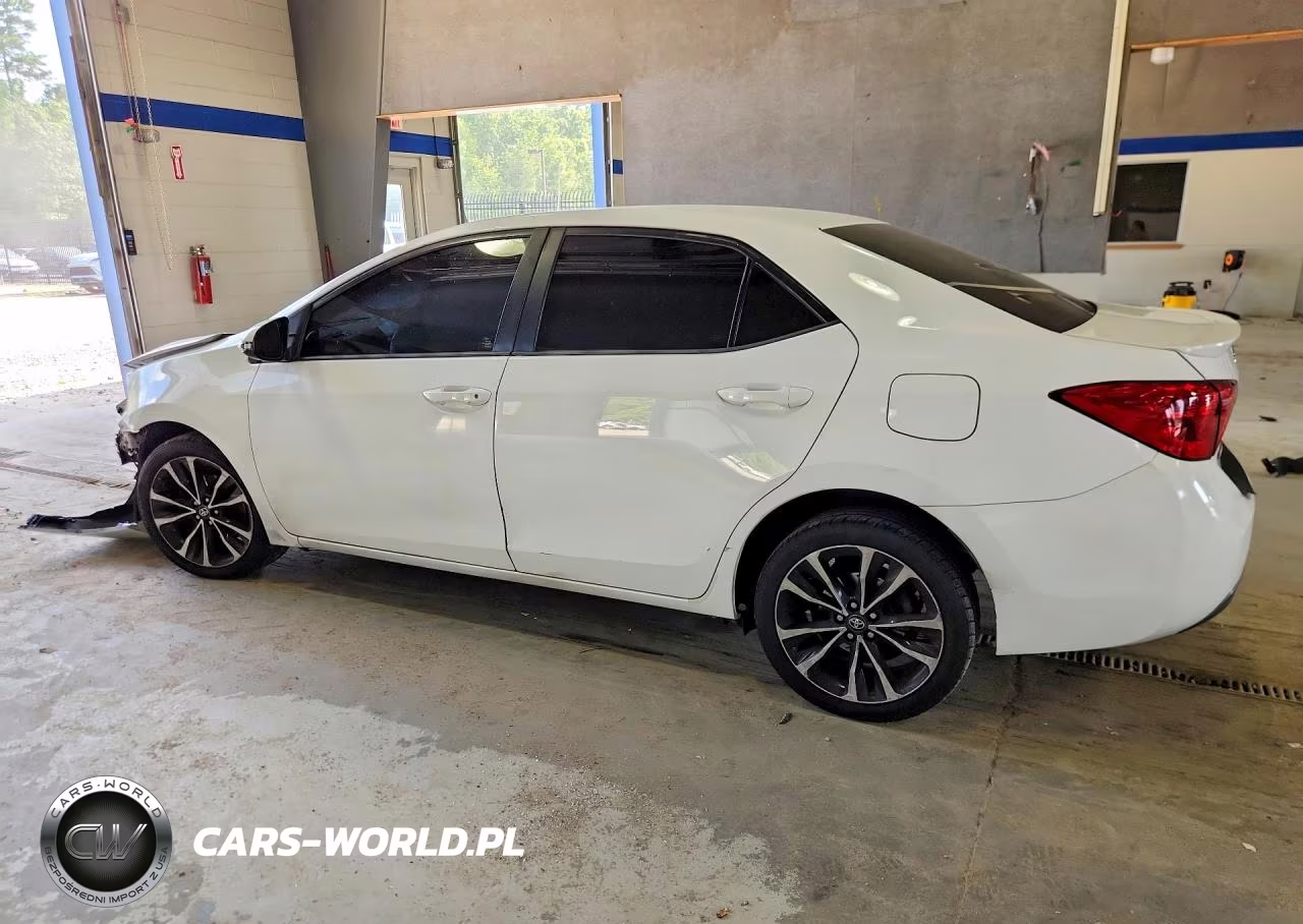 2017 Toyota Corolla Se VIN:2T1BURHE8HC869173 - 3