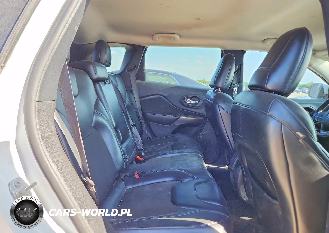2021 Jeep Cherokee Latitude Plus VIN:1C4PJLLB3MD150208 - 10