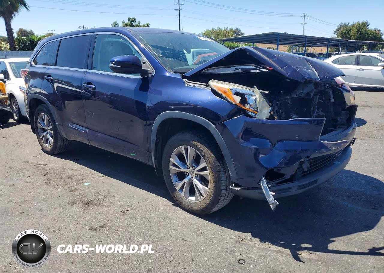2015 Toyota Highlander Le Plus VIN:5TDBKRFH4FS219912 - 4