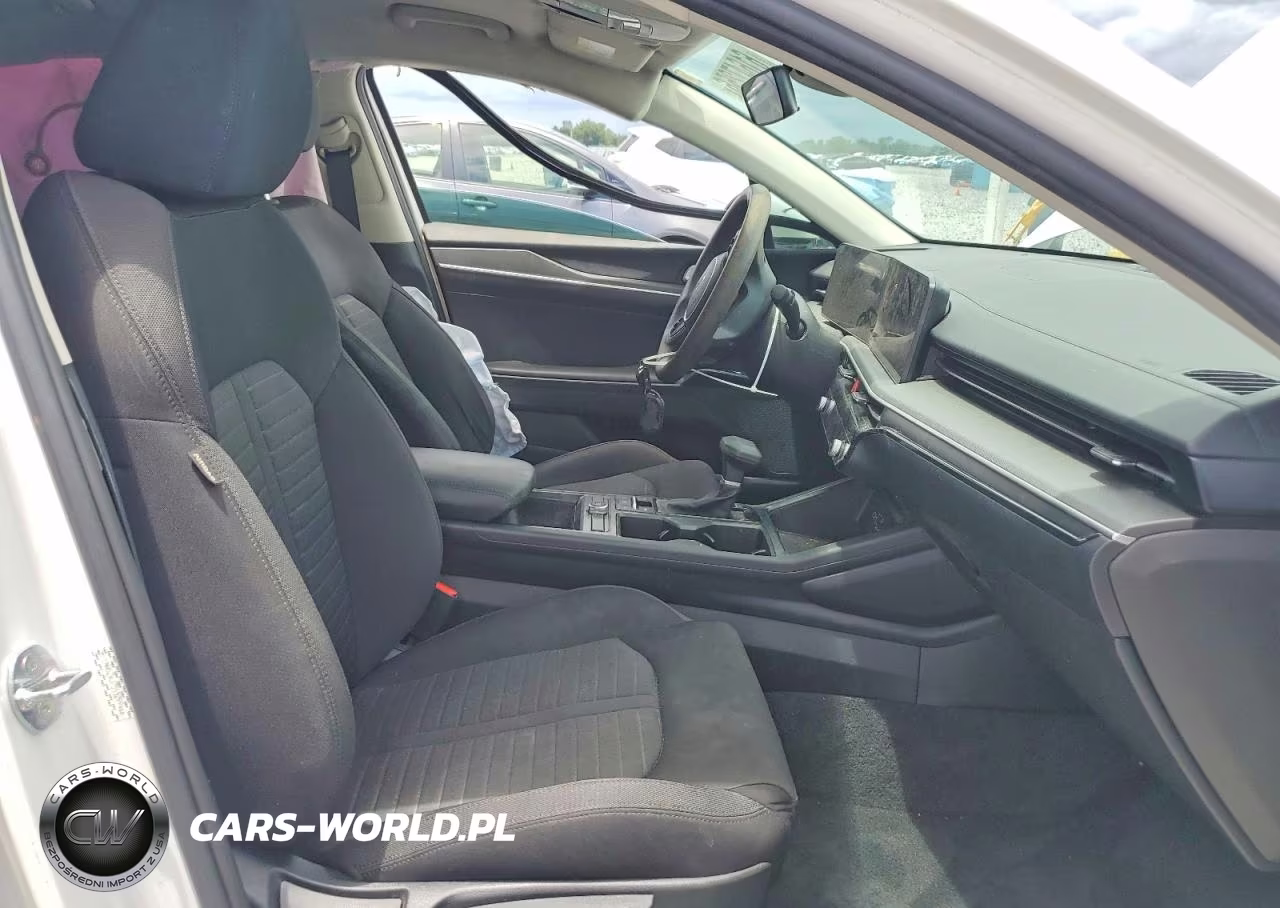 2025 Kia K5 Lxs VIN:KNAG24J75S5299466 - 7