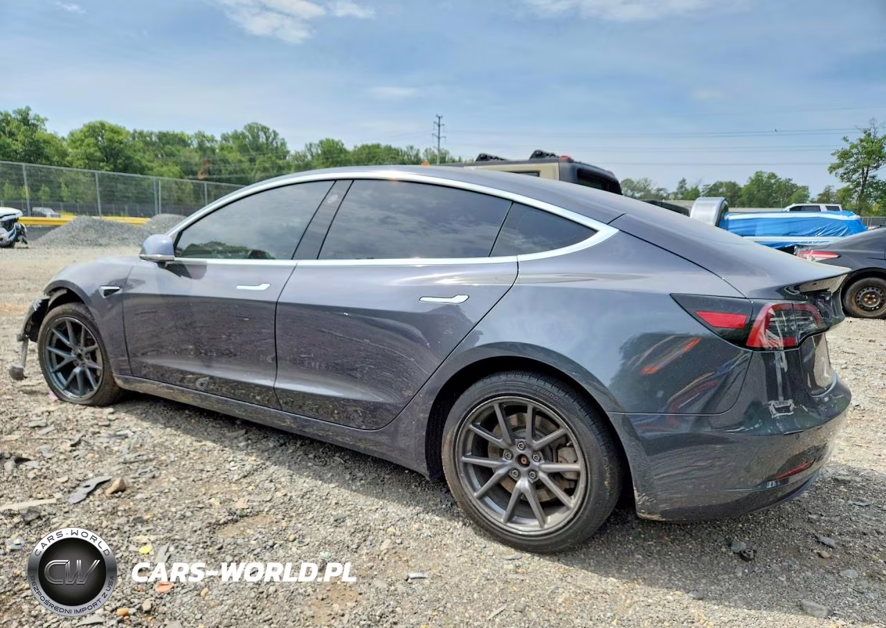 2018 Tesla Model 3 VIN:5YJ3E1EB8JF073621 - 2