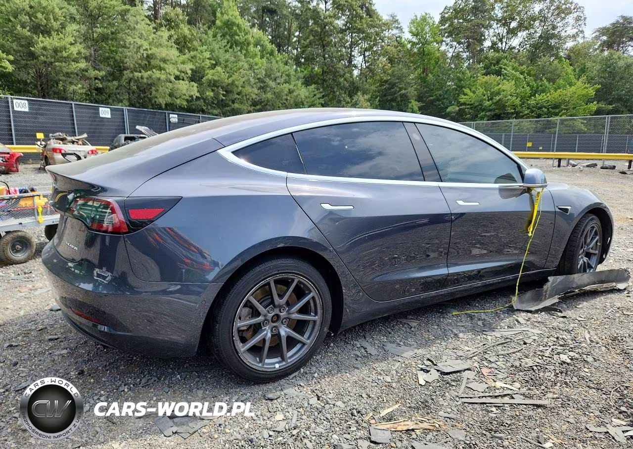 2018 Tesla Model 3 VIN:5YJ3E1EB8JF073621 - 3