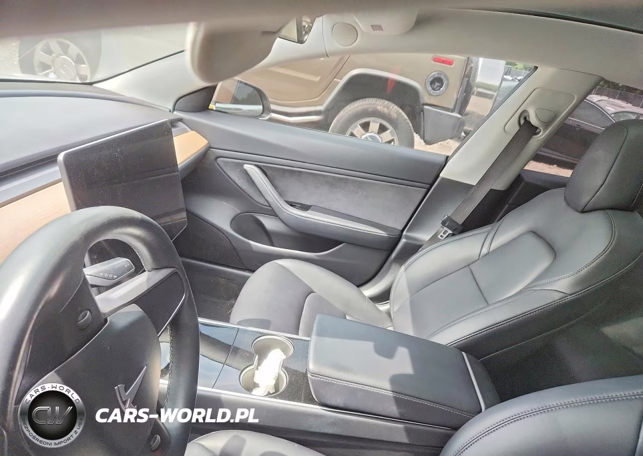 2018 Tesla Model 3 VIN:5YJ3E1EB8JF073621 - 9