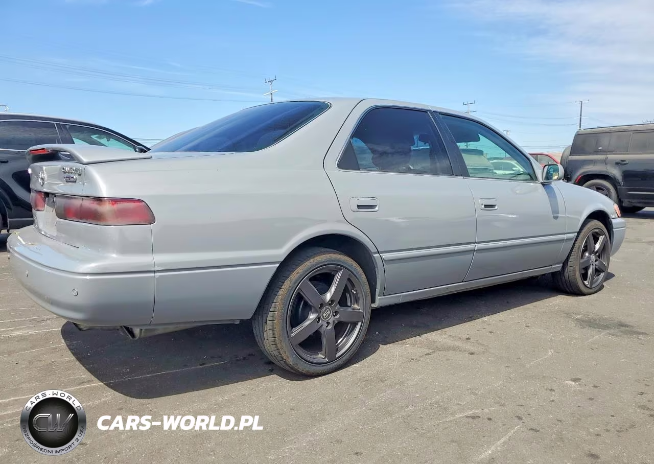 1999 Toyota Camry Le VIN:4T1BG22K8XU519925 - 3
