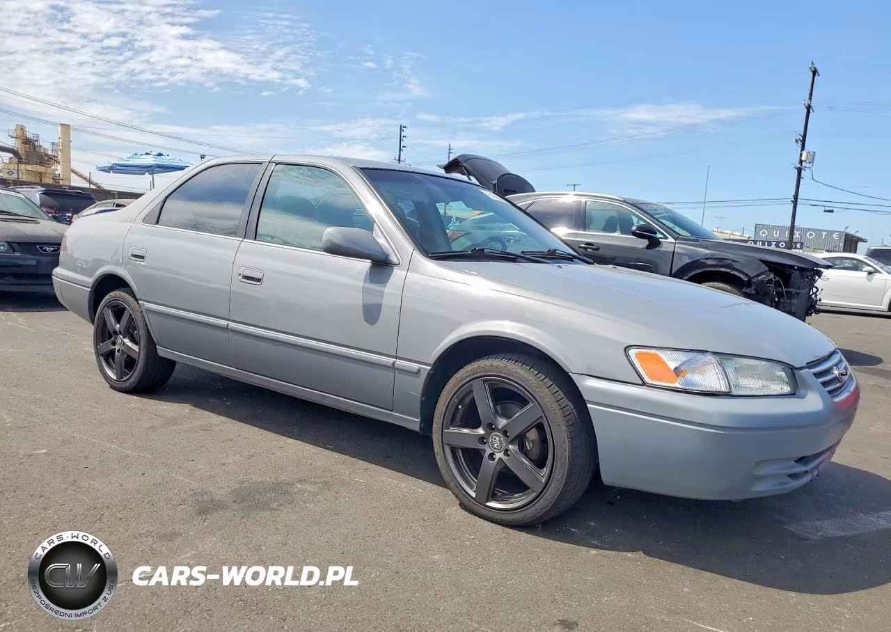 1999 Toyota Camry Le VIN:4T1BG22K8XU519925 - 4