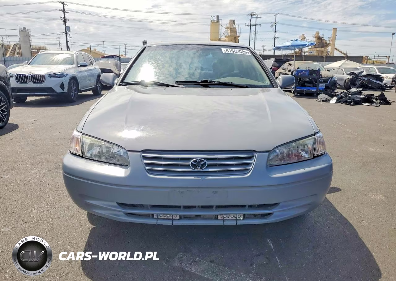 1999 Toyota Camry Le VIN:4T1BG22K8XU519925 - 5