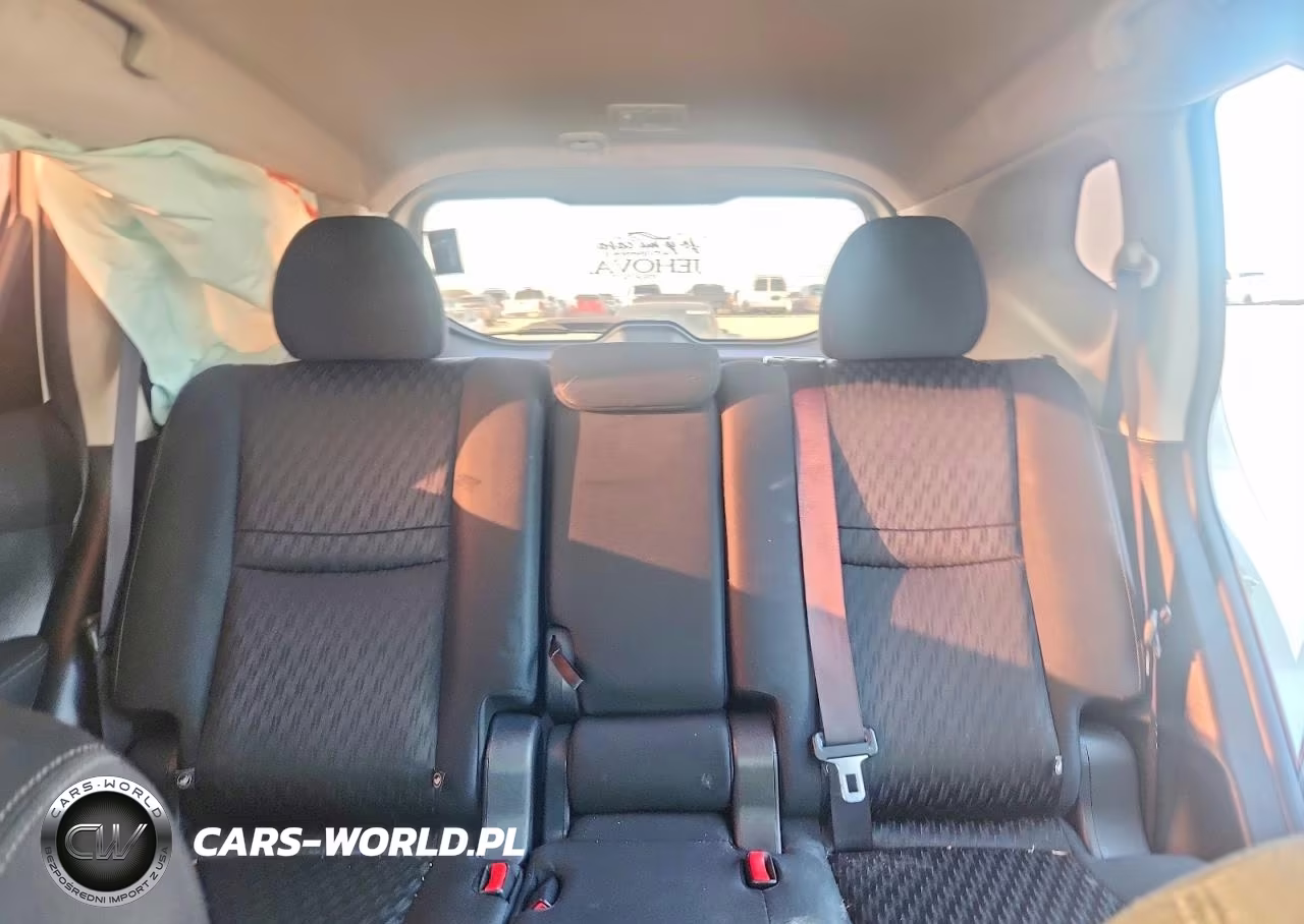 2018 Nissan Rogue S VIN:KNMAT2MT4JP622976 - 10