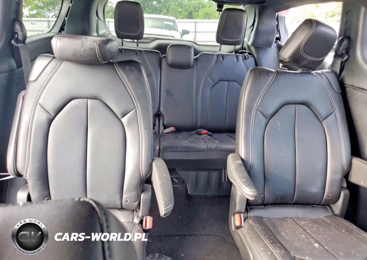 2026 Chrysler Pacifica Select VIN:2C4RC1BG0TR187037 - 10