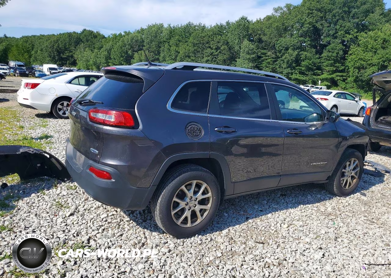 2017 Jeep Cherokee Latitude VIN:1C4PJMCB3HW635058 - 3