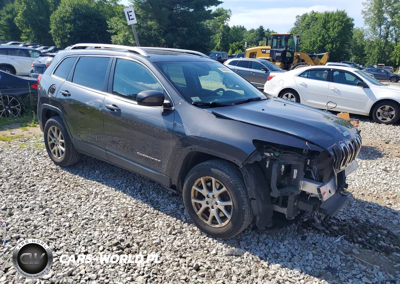 2017 Jeep Cherokee Latitude VIN:1C4PJMCB3HW635058 - 4