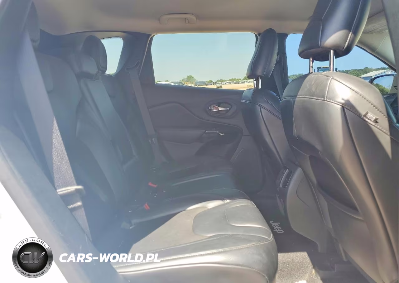 2020 Jeep Cherokee Latitude Plus VIN:1C4PJLLB6LD561066 - 11
