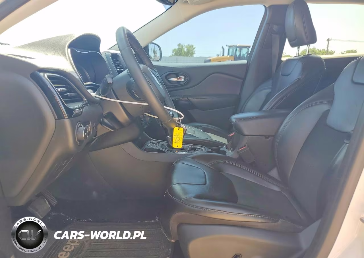 2020 Jeep Cherokee Latitude Plus VIN:1C4PJLLB6LD561066 - 7