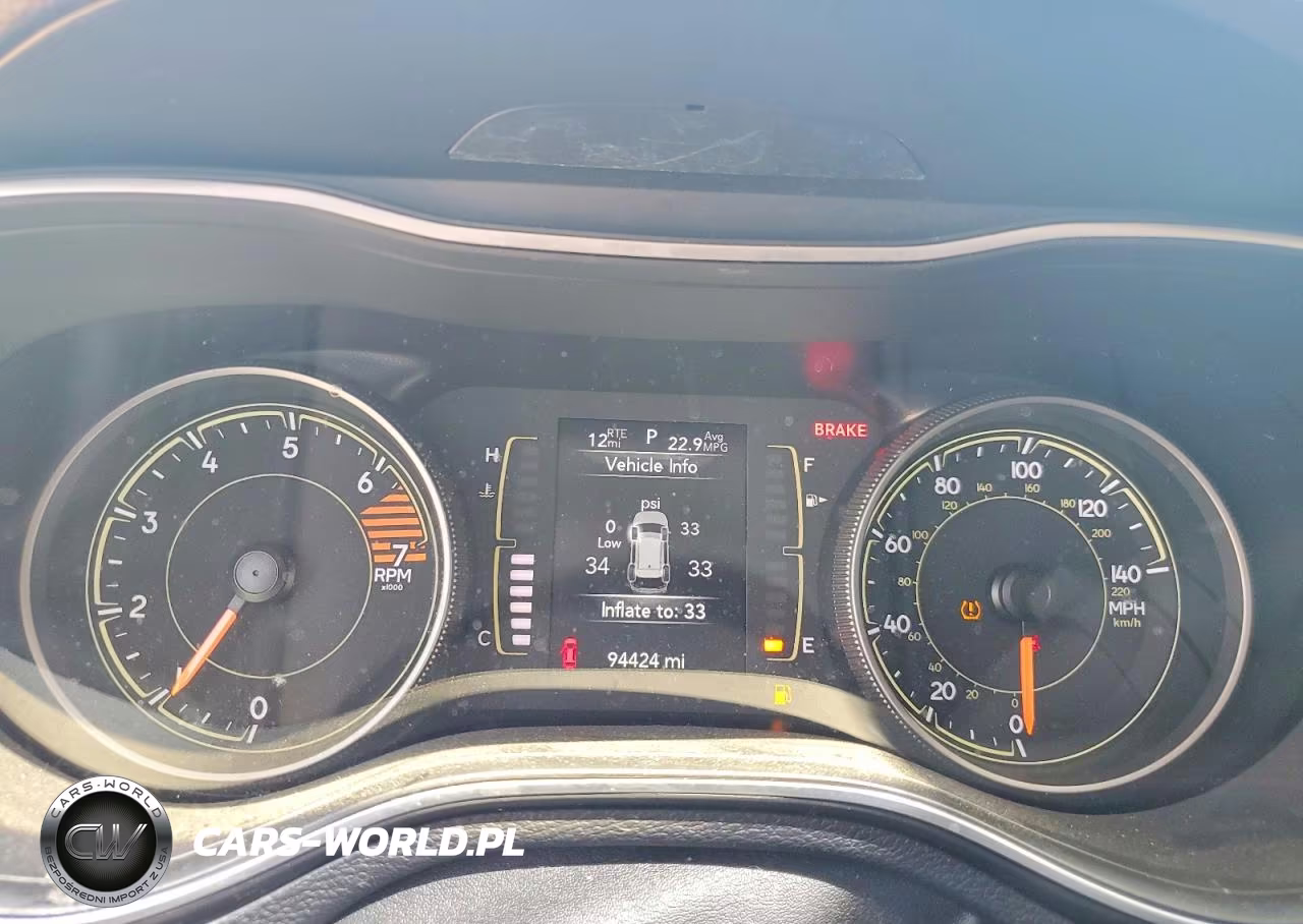 2020 Jeep Cherokee Latitude Plus VIN:1C4PJLLB6LD561066 - 9