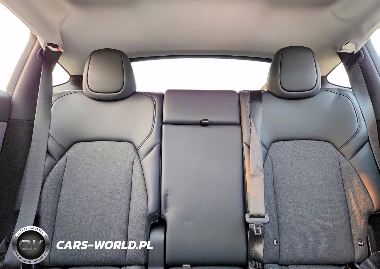 2026 Tesla Model Y VIN:7SAYGDEE5TA705912 - 10