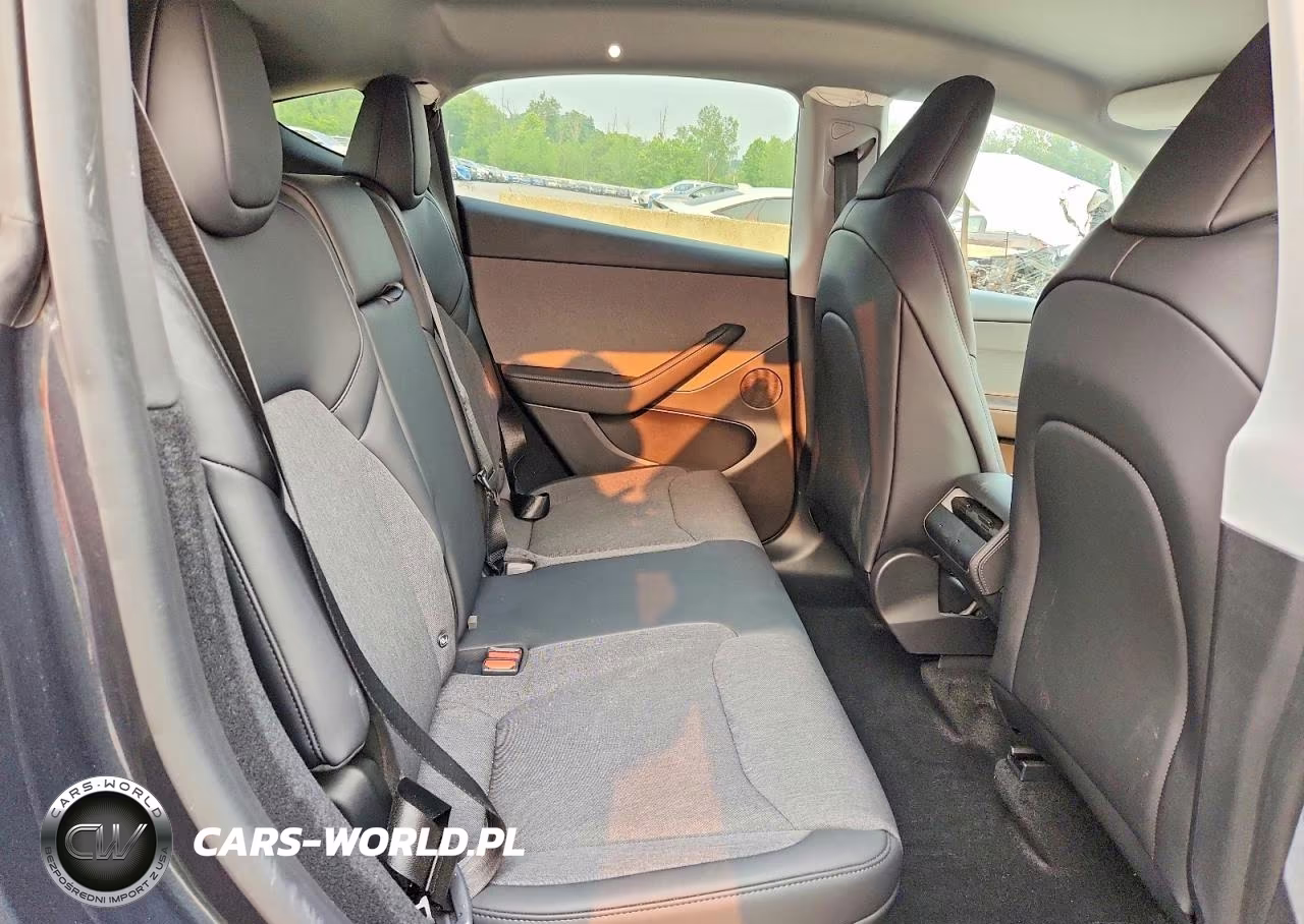 2026 Tesla Model Y VIN:7SAYGDEE5TA705912 - 11