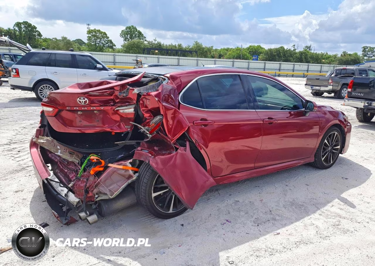 2018 Toyota Camry Xse VIN:4T1B61HK4JU620312 - 3