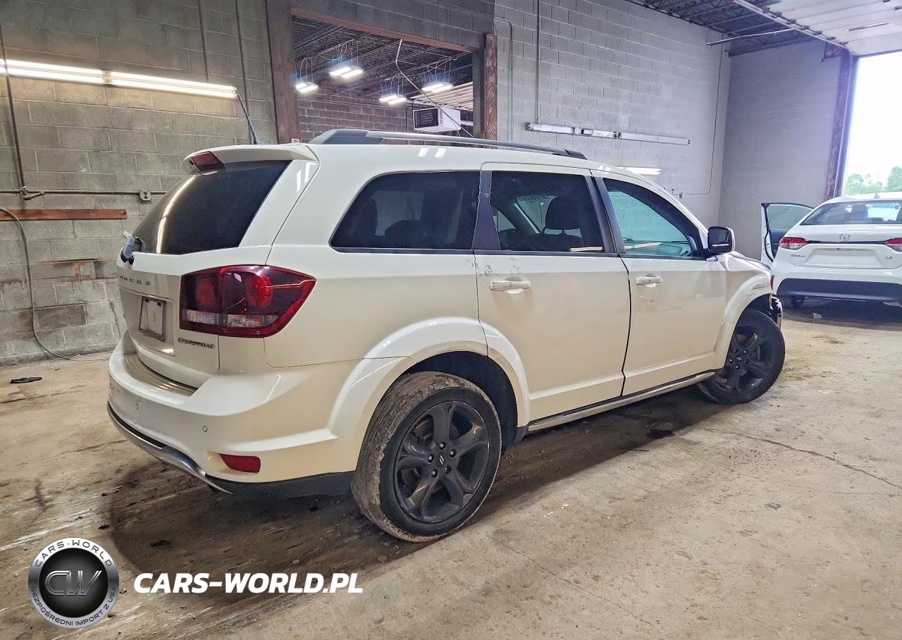 2020 Dodge Journey Crossroad VIN:3C4PDCGB2LT271113 - 3