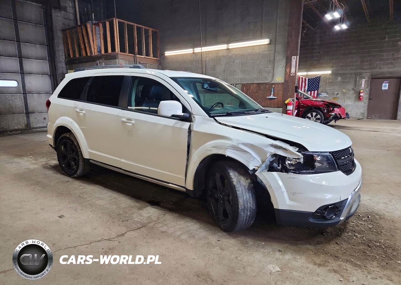 2020 Dodge Journey Crossroad VIN:3C4PDCGB2LT271113 - 4