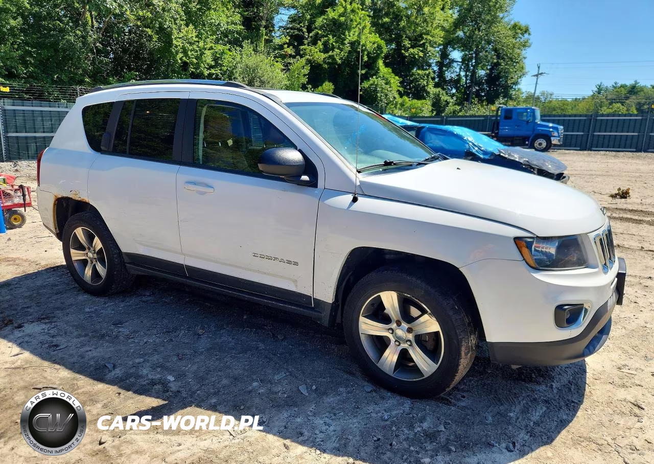 2016 Jeep Compass Latitude VIN:1C4NJDEB8GD639525 - 4