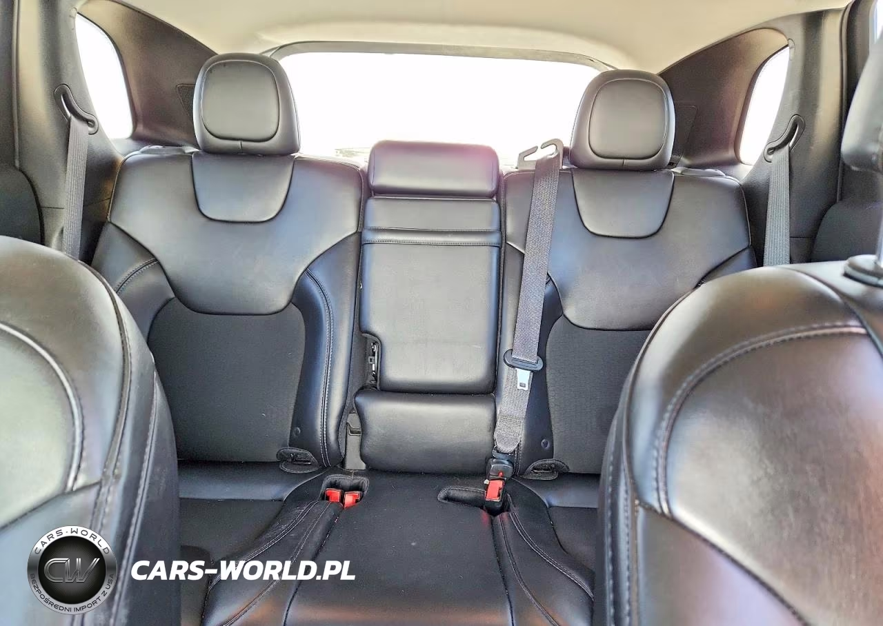 2019 Jeep Cherokee Latitude Plus VIN:1C4PJMLBXKD273488 - 10