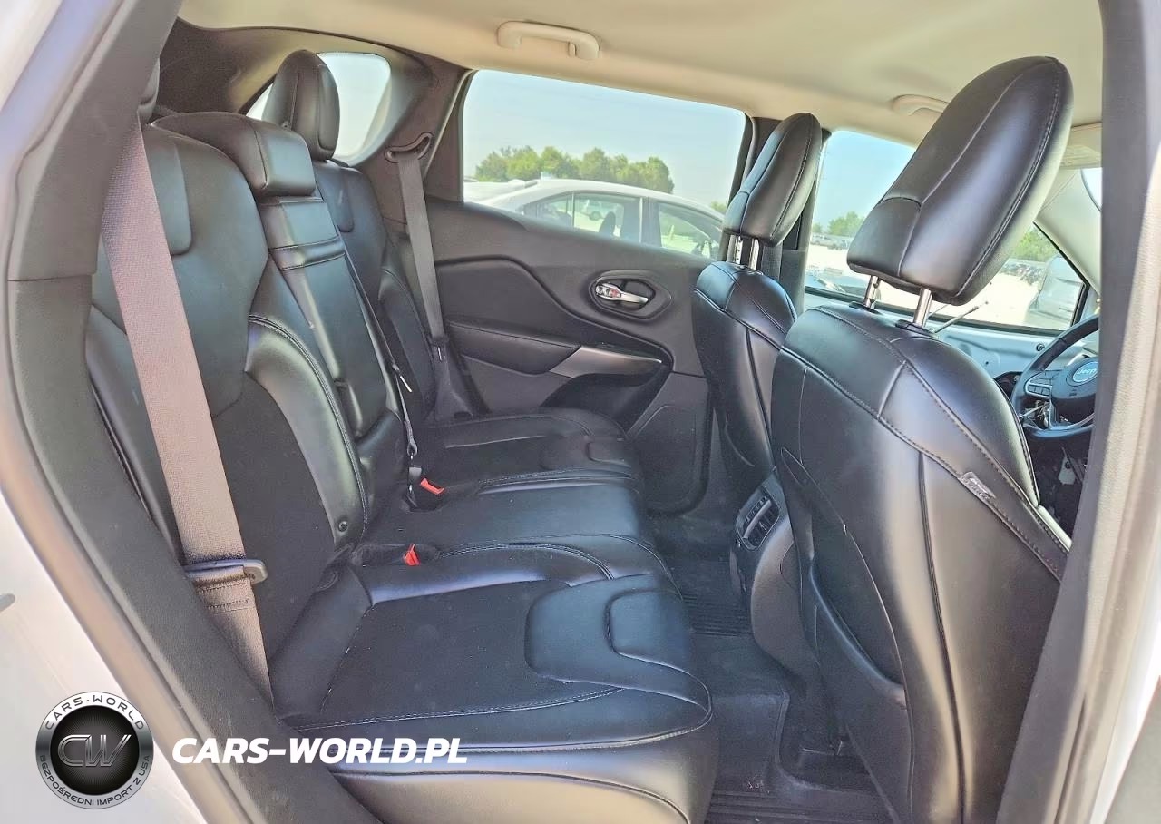 2019 Jeep Cherokee Latitude Plus VIN:1C4PJMLBXKD273488 - 11